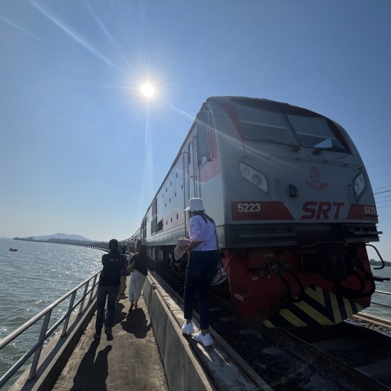 パーサックチョンラシットダム列車